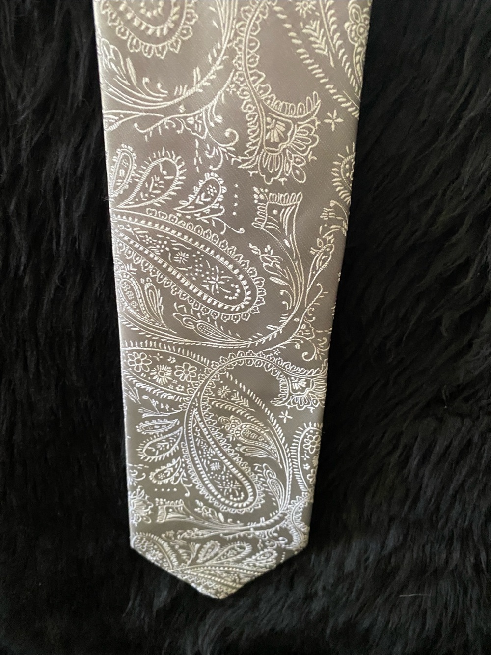 Men's Silver-Gray Paisley Tie - Classic Formal Accent